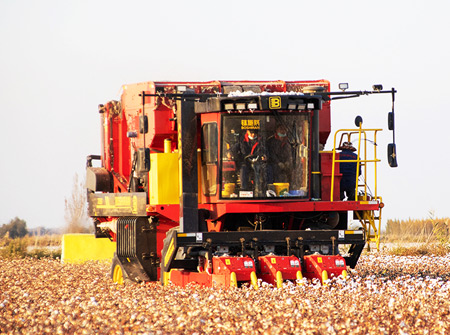 mg冰球突破豪华版4MZD-3A型自走式圆捆打包棉花收获机