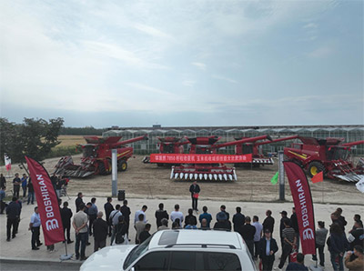 mg冰球突破豪华版7850籽粒收获机乌苏演示推广 助力全疆农机向“高质高效、智能绿色”迈进